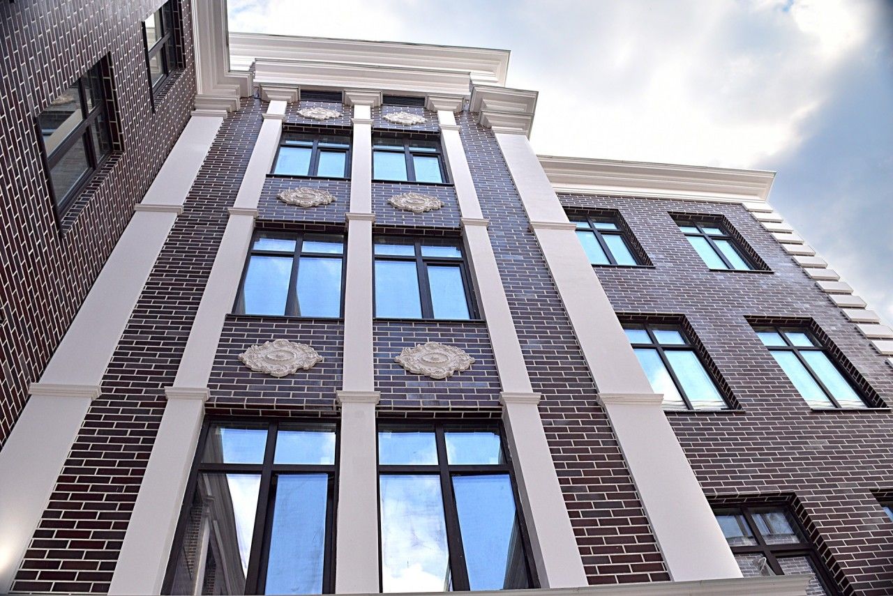 Здание с фасадными термопанелями